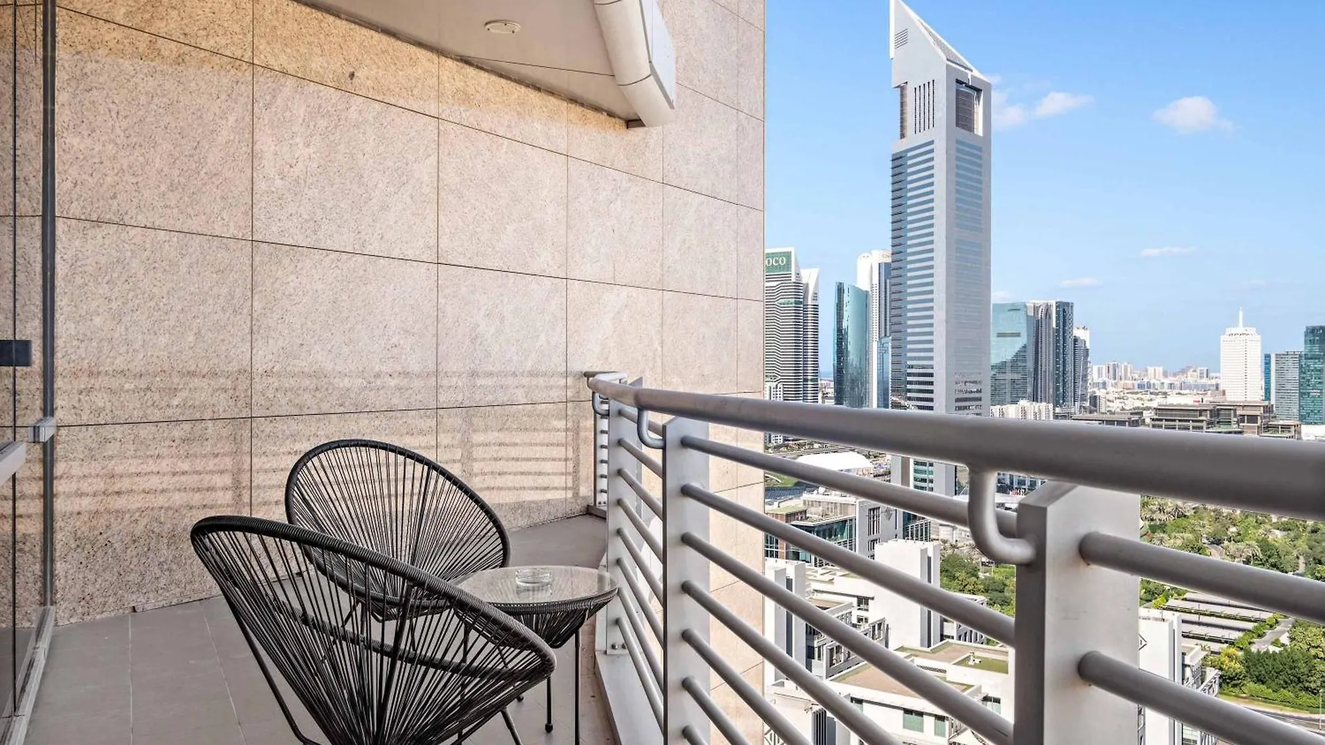 Apartment Silkhaus Sky Gardens Chic Studio In Difc Living Dubai