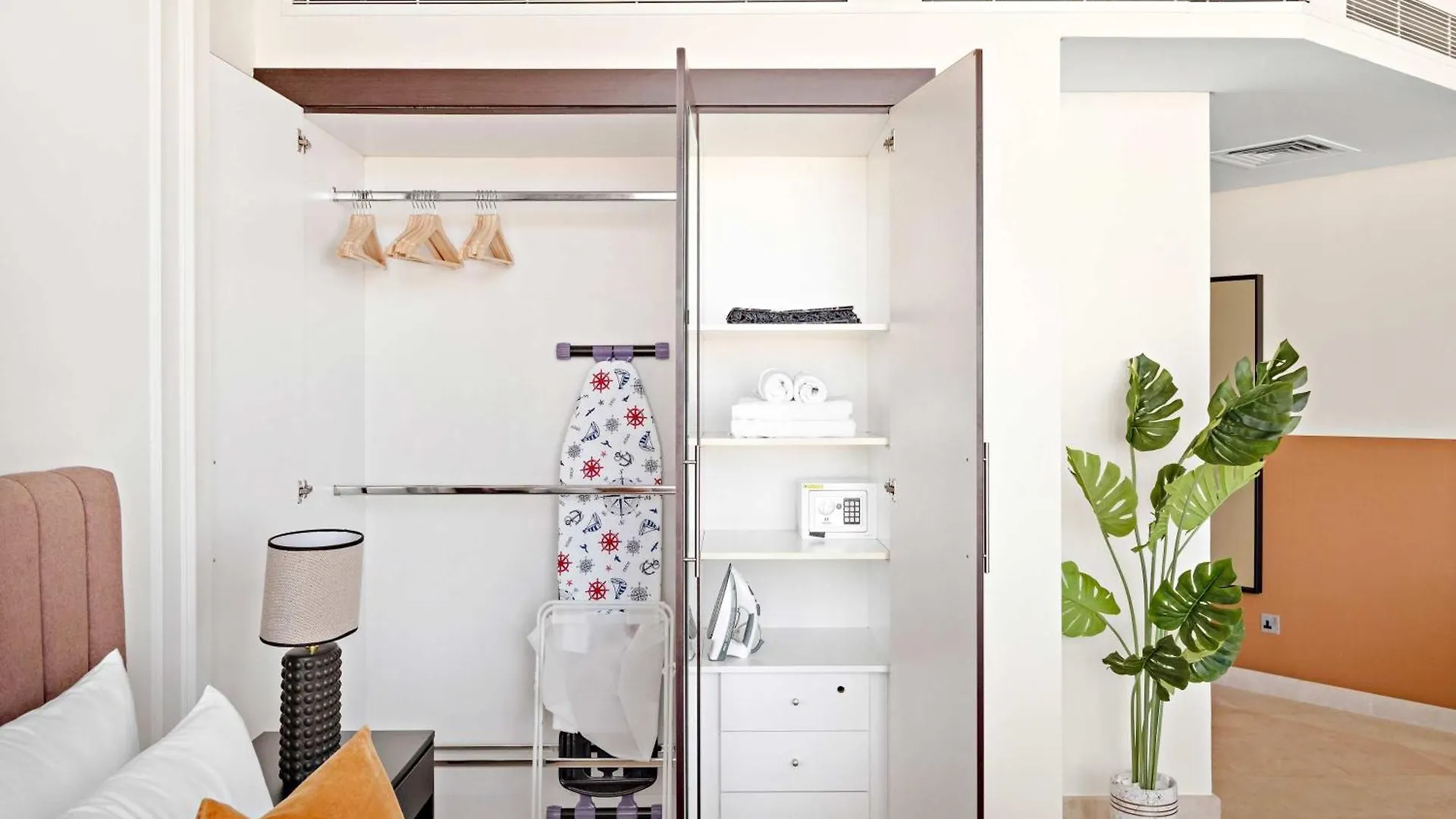 Silkhaus Sky Gardens Chic Studio In Difc Living Dubai United Arab Emirates