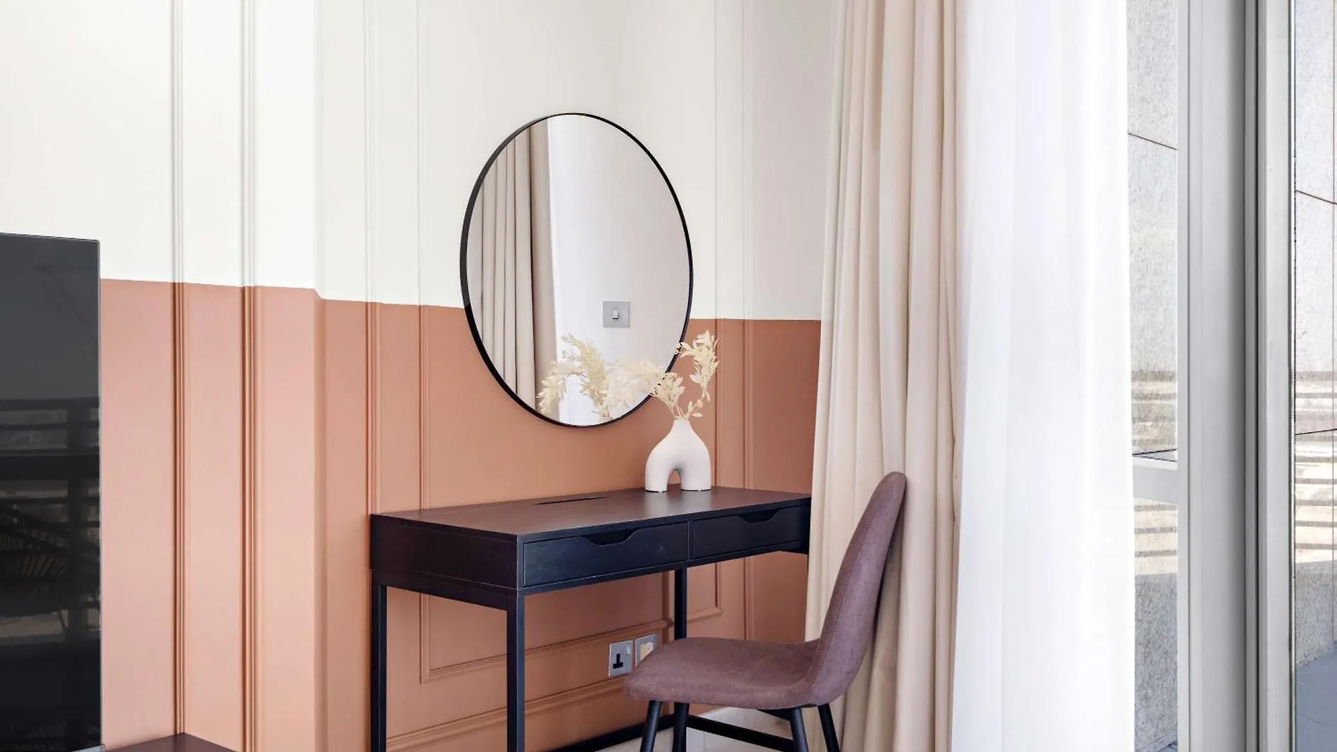Silkhaus Sky Gardens Chic Studio In Difc Living Dubai United Arab Emirates