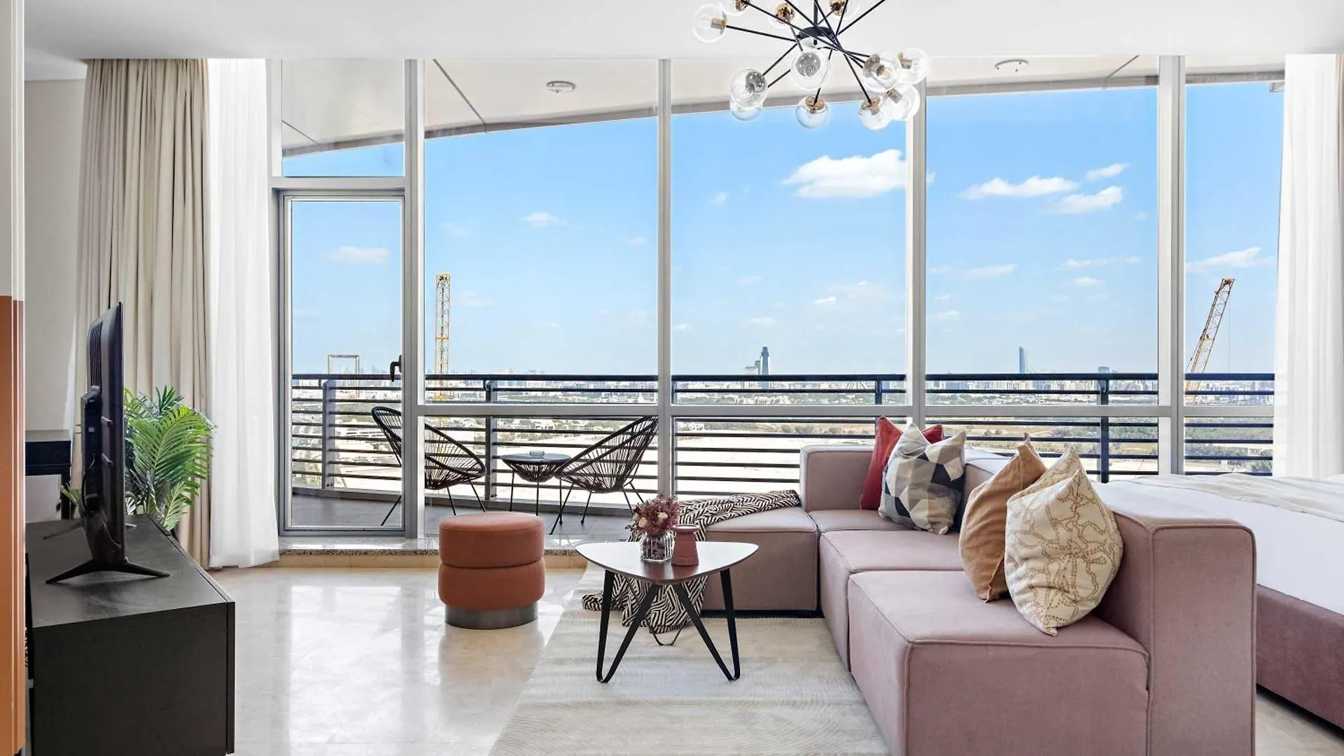 Apartment Silkhaus Sky Gardens Chic Studio In Difc Living Dubai